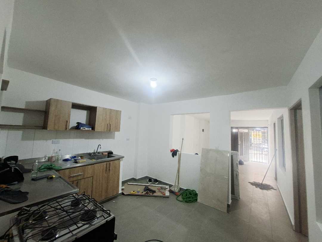 Casa en arriendo Envigado con garaje primer piso OQ