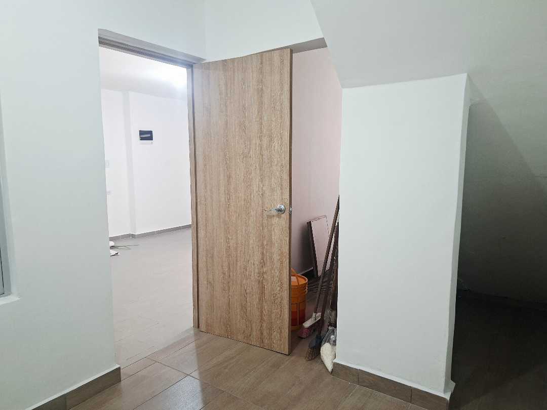 Casa en arriendo Envigado con garaje primer piso OQ