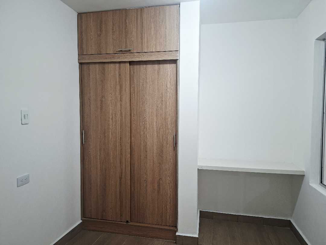 Casa en arriendo Envigado con garaje primer piso OQ