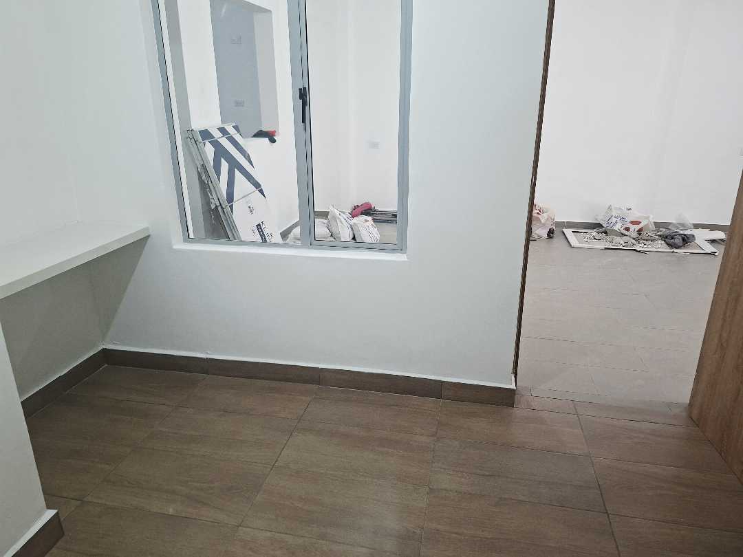Casa en arriendo Envigado con garaje primer piso OQ