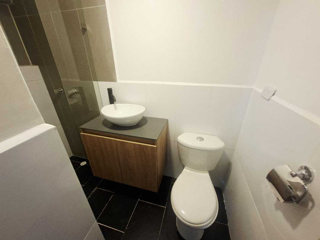 Casa en arriendo Envigado con garaje primer piso OQ