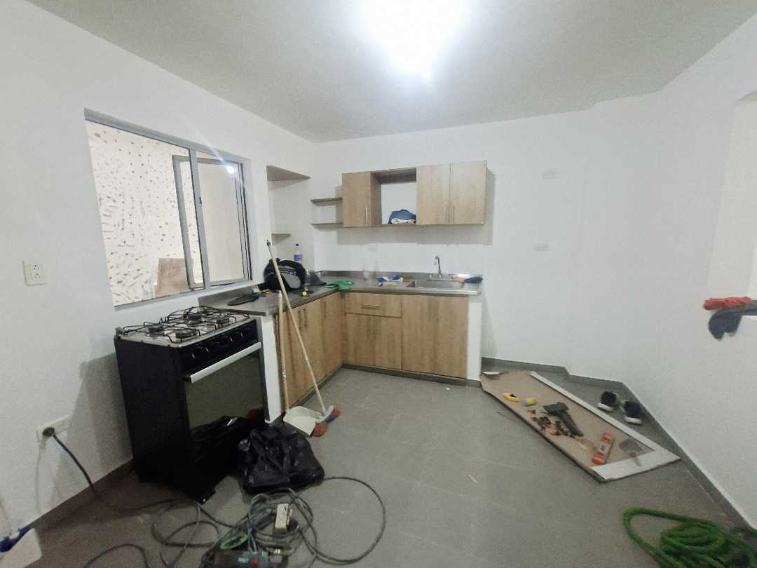 Casa en arriendo Envigado con garaje primer piso OQ
