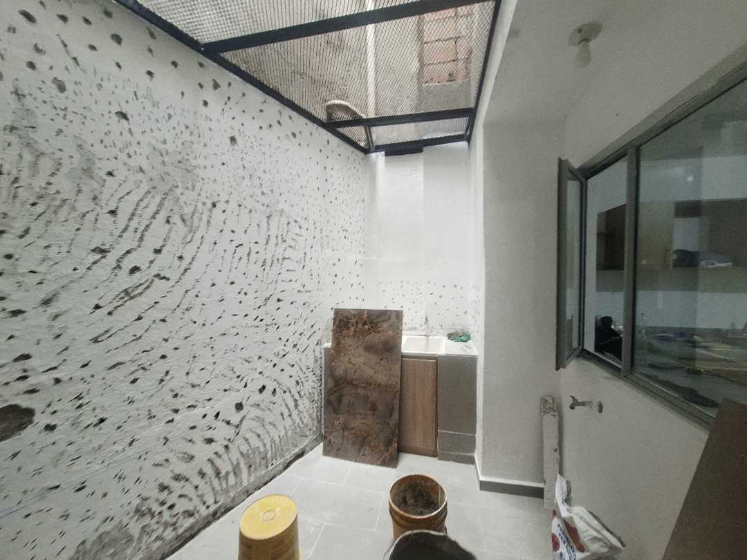 Casa en arriendo Envigado con garaje primer piso OQ