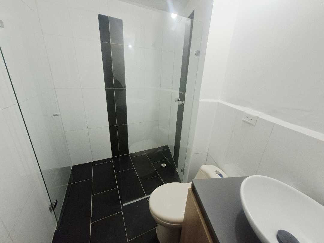 Casa en arriendo Envigado con garaje primer piso OQ