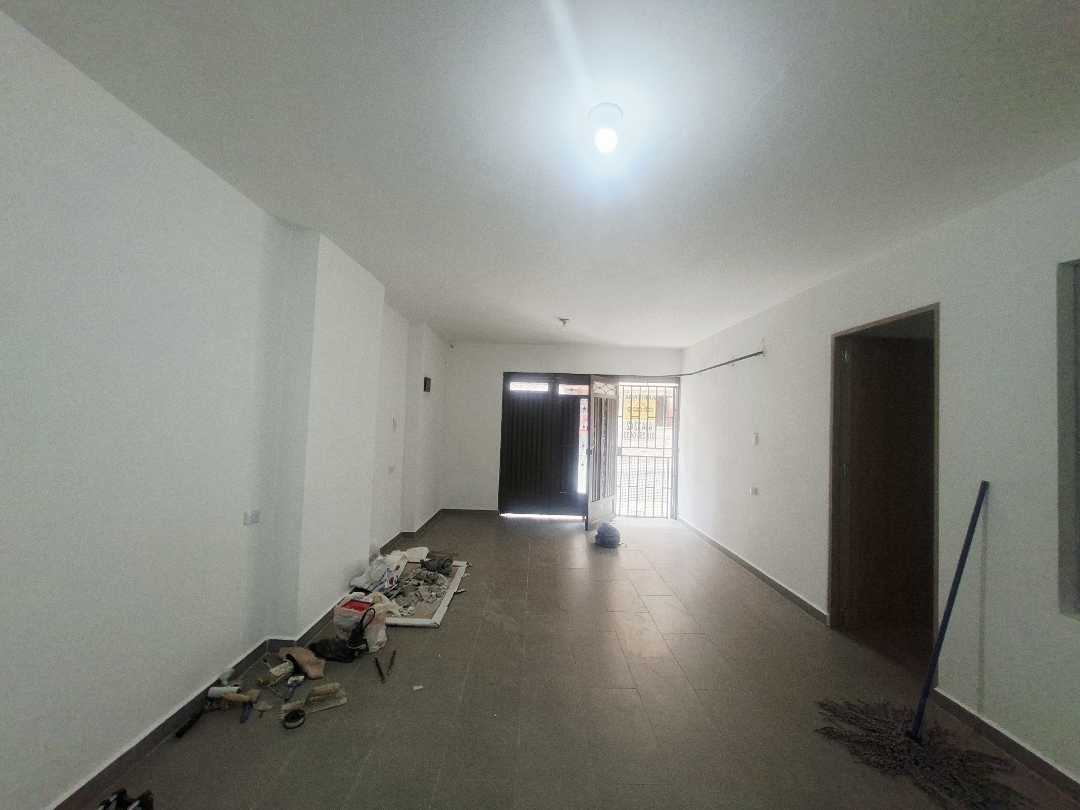 Casa en arriendo Envigado con garaje primer piso OQ
