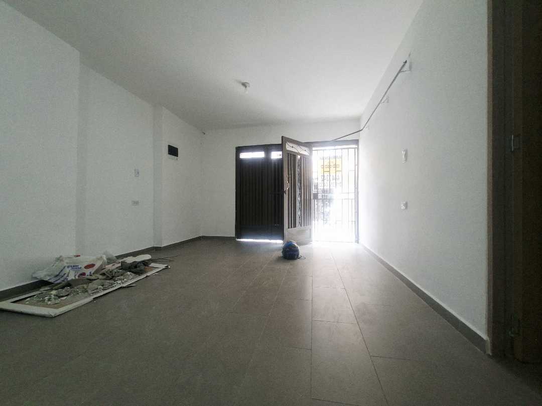 Casa en arriendo Envigado con garaje primer piso OQ