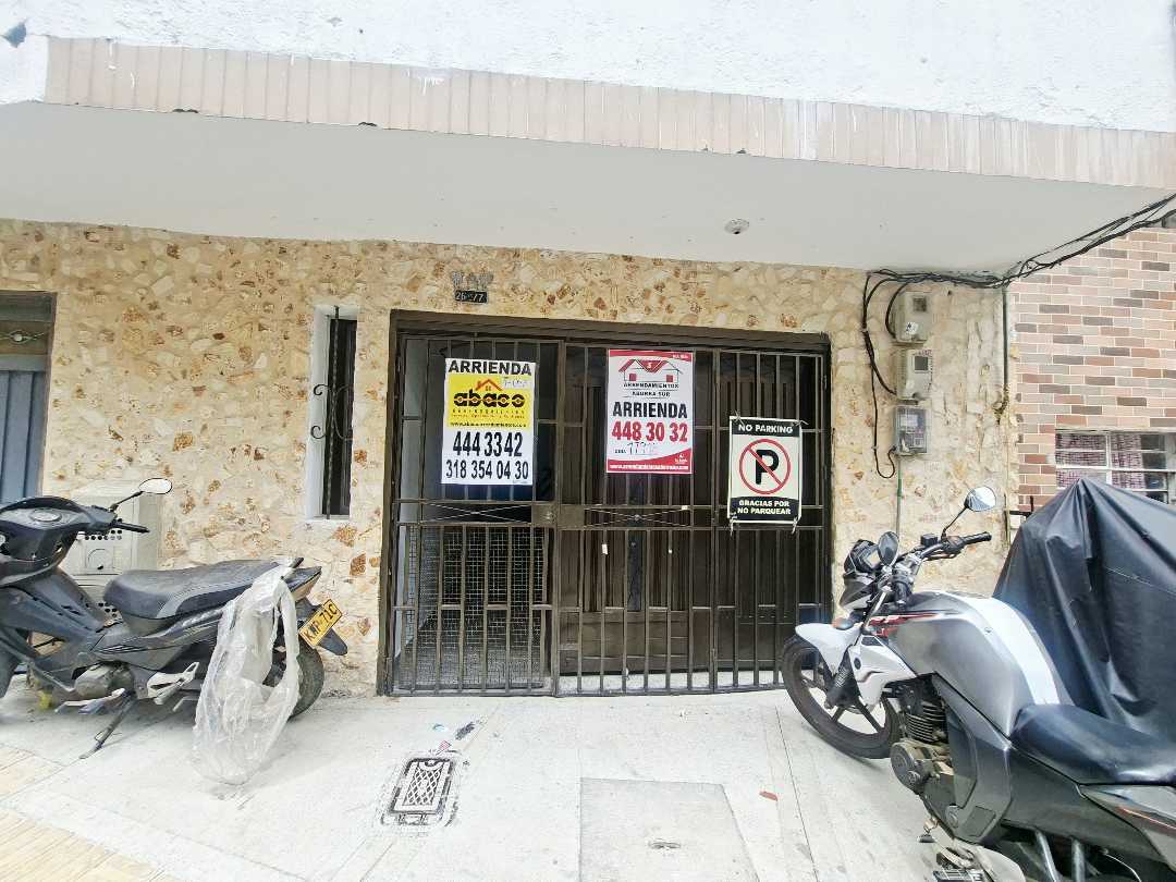 Casa en arriendo Envigado con garaje primer piso OQ