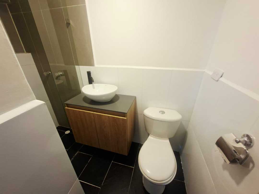 Casa en arriendo Envigado con garaje primer piso OQ