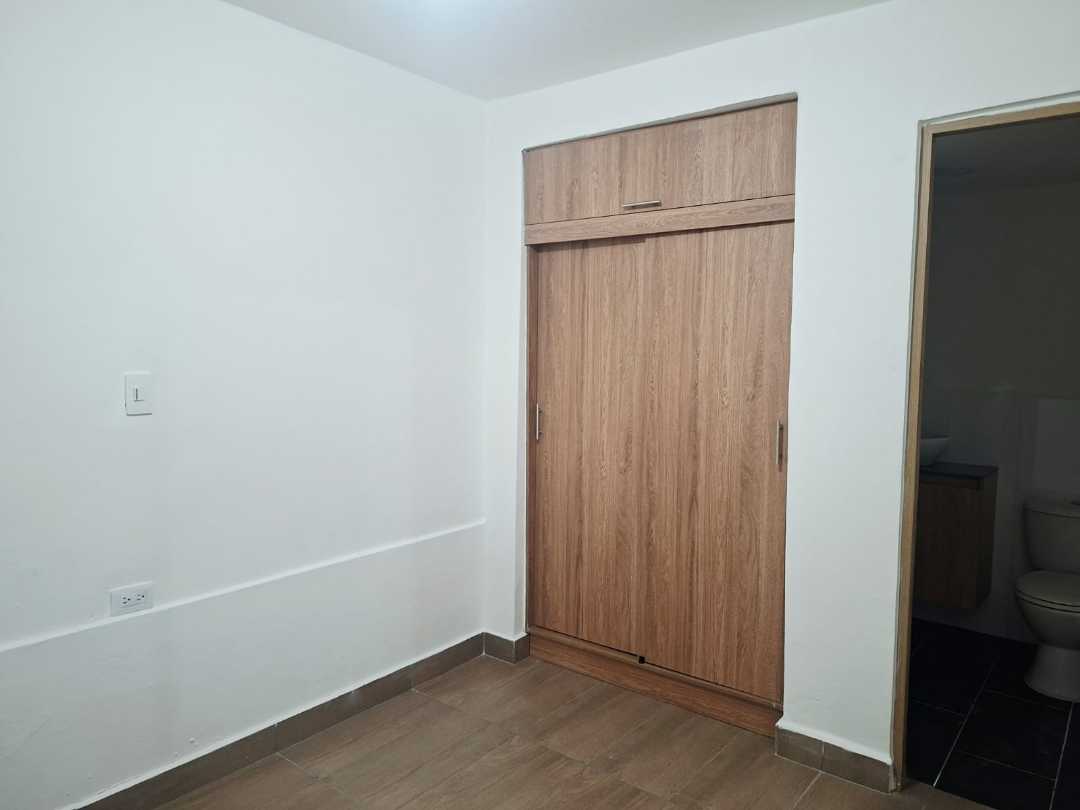 Casa en arriendo Envigado con garaje primer piso OQ