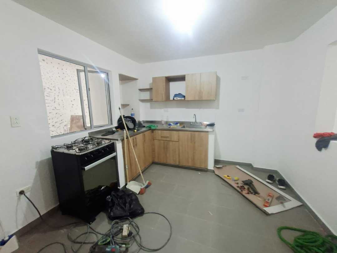Casa en arriendo Envigado con garaje primer piso OQ