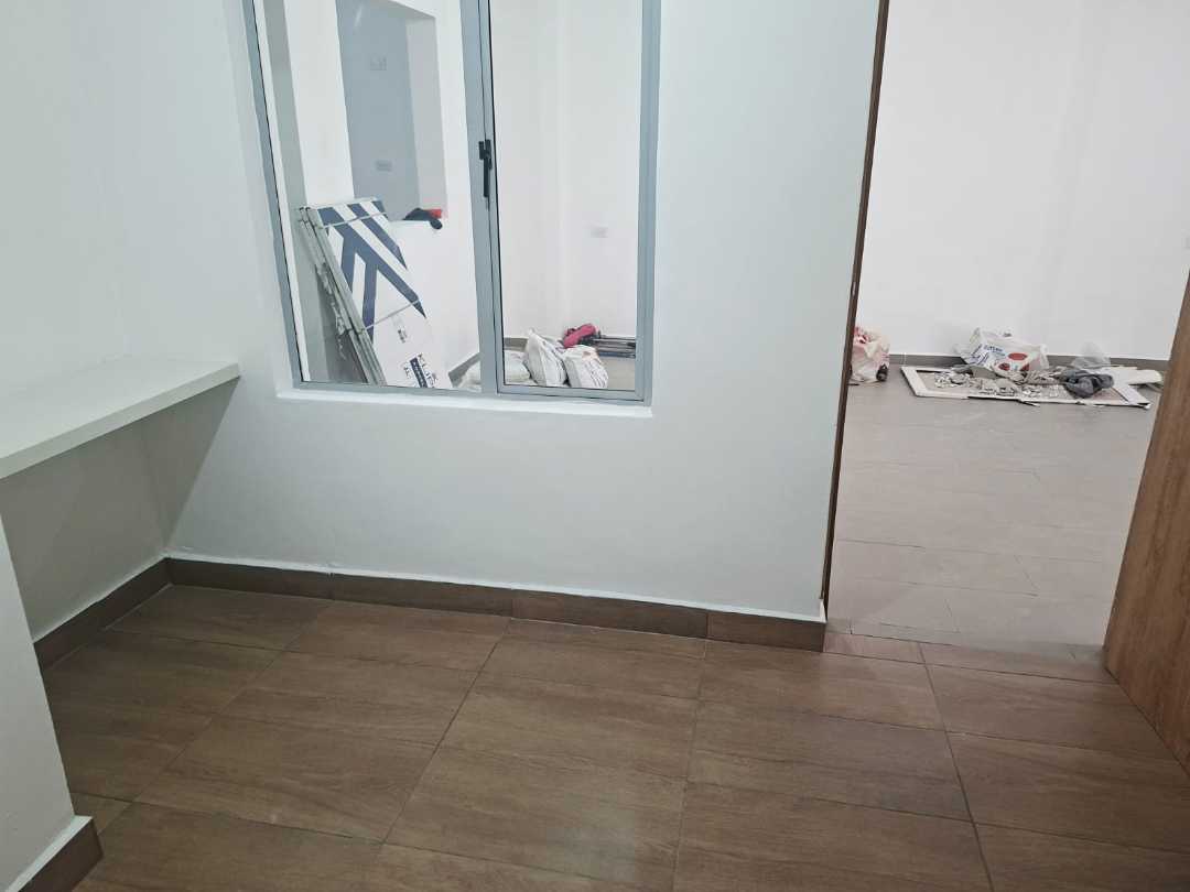 Casa en arriendo Envigado con garaje primer piso OQ