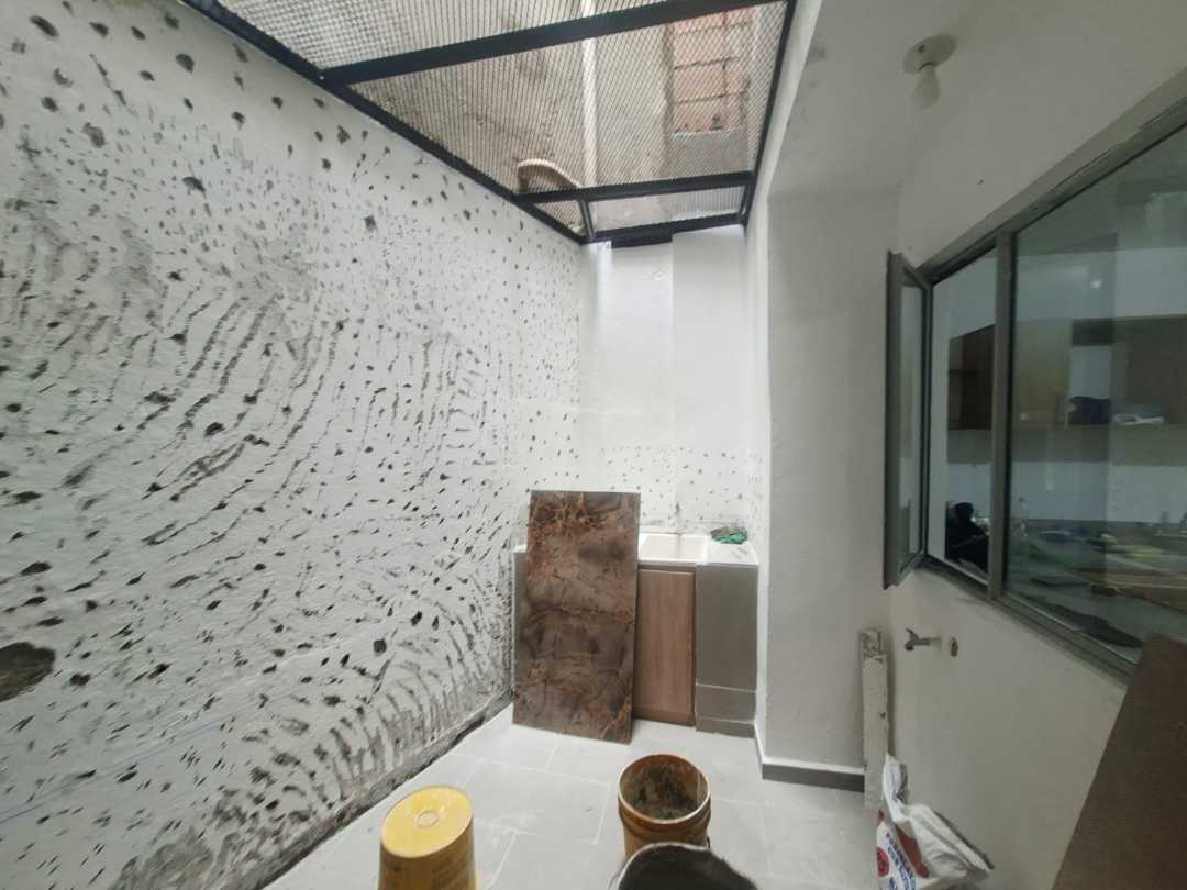 Casa en arriendo Envigado con garaje primer piso OQ
