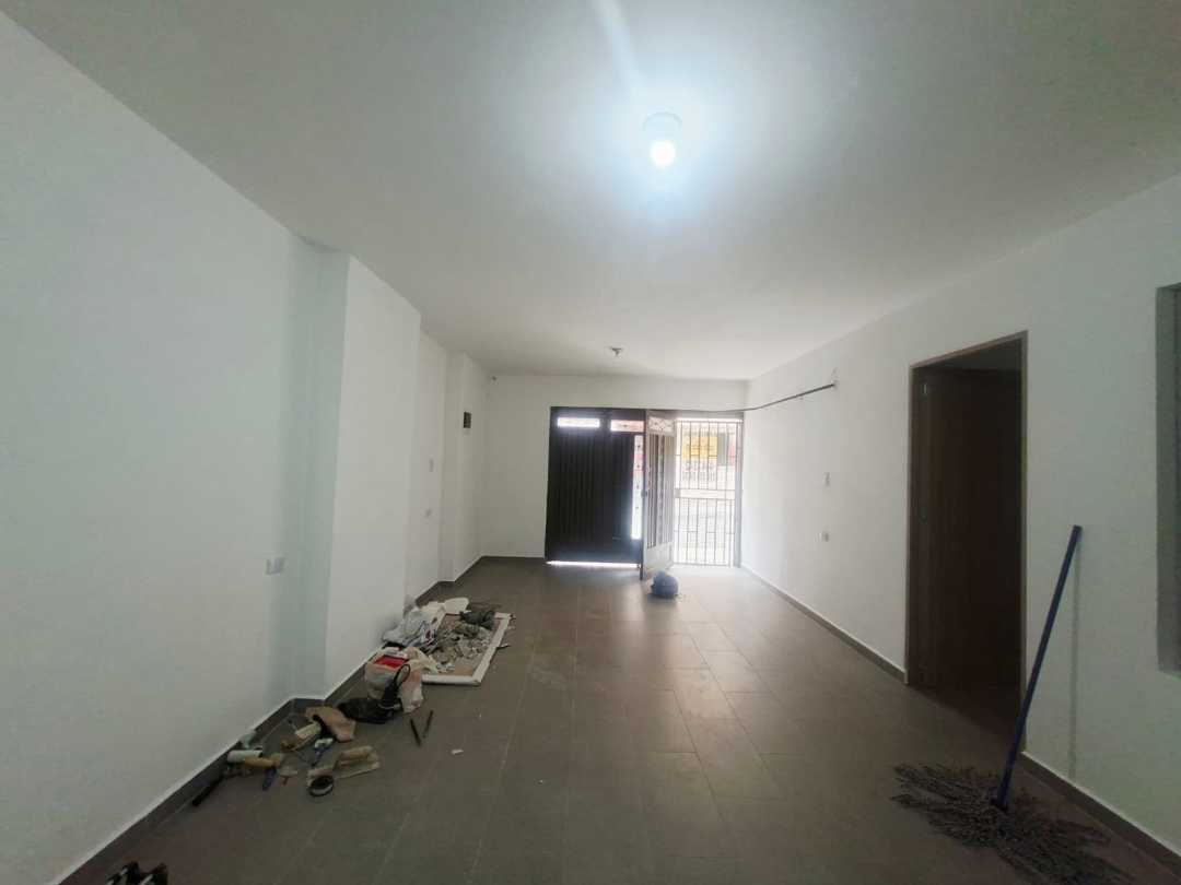 Casa en arriendo Envigado con garaje primer piso OQ