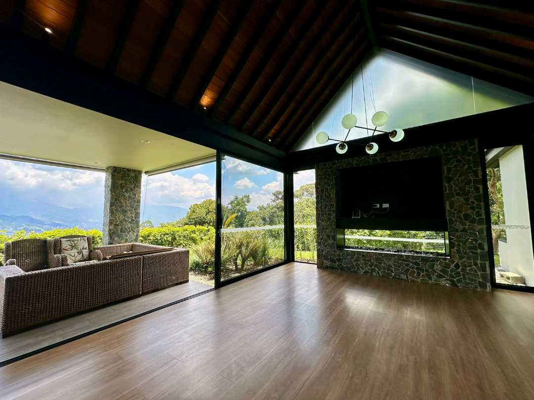 Casa en arriendo Envigado Portón de 4 casas LSR #3
