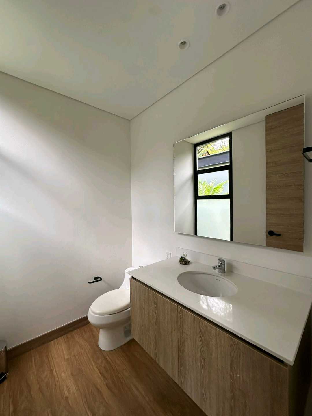 Casa en arriendo Envigado Portón de 4 casas LSR #3