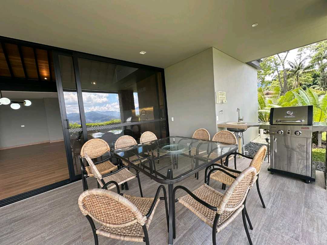 Casa en arriendo Envigado Portón de 4 casas LSR #3