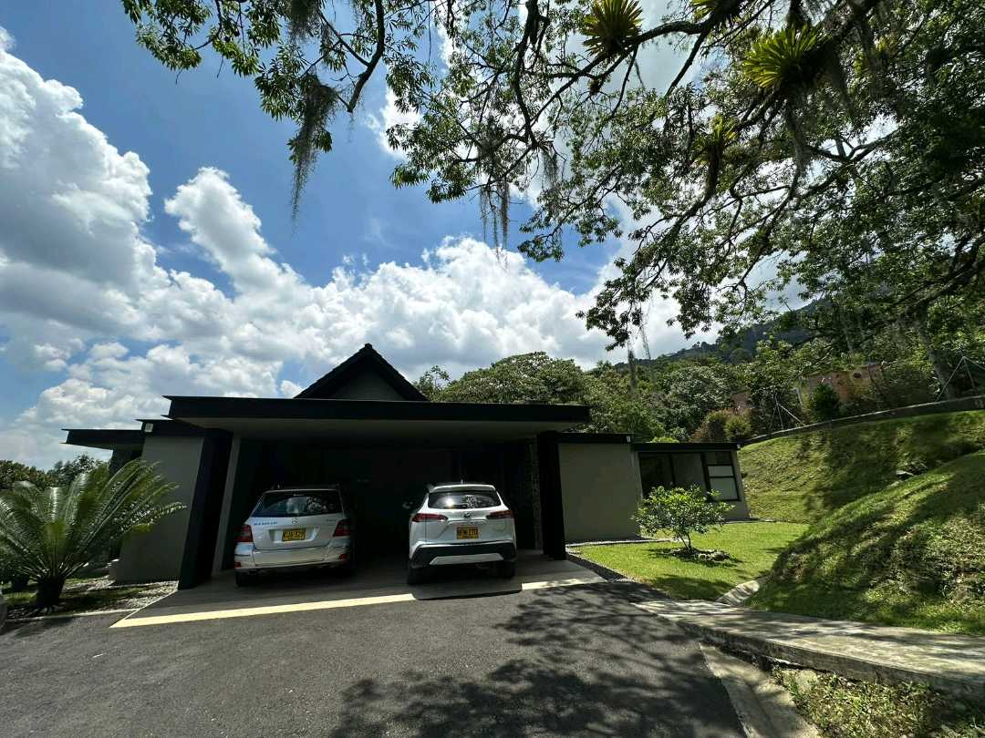 Casa en arriendo Envigado Portón de 4 casas LSR #3