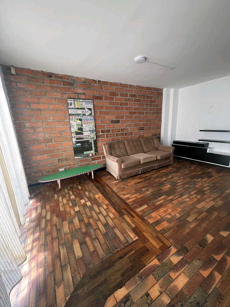 Casa en arriendo Escobero cerca al centro comercial Guadalcanal