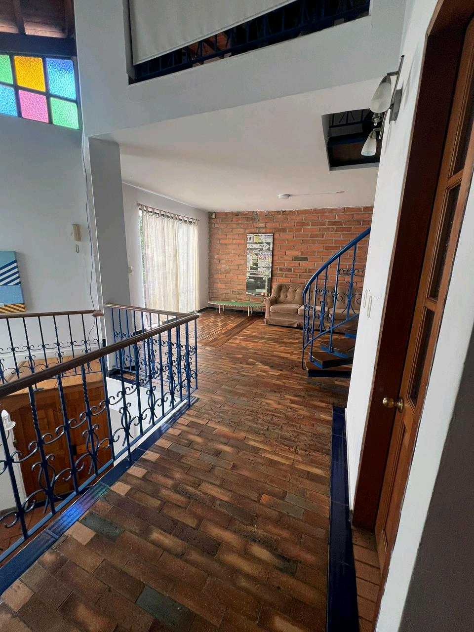 Casa en arriendo Escobero cerca al centro comercial Guadalcanal
