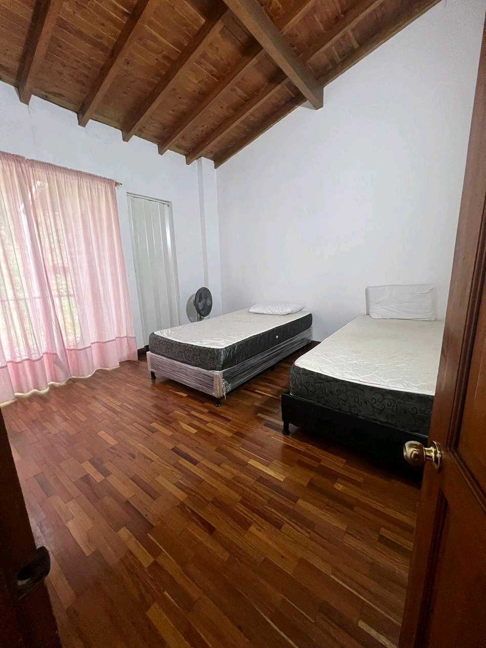 Casa en arriendo Escobero cerca al centro comercial Guadalcanal