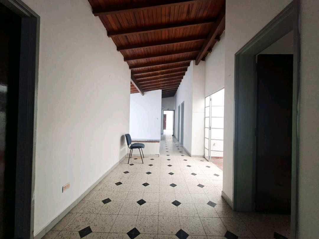 Casa en arriendo Laureles ideal para oficina, cerca al mall Laureles