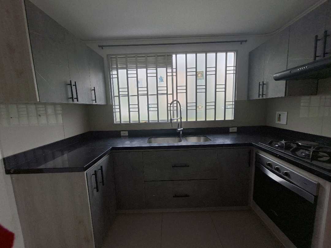 Casa en arriendo loma de los Benedictinos