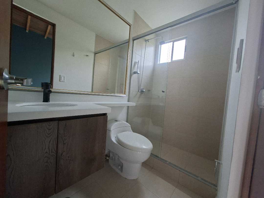 Casa en arriendo loma de los Benedictinos
