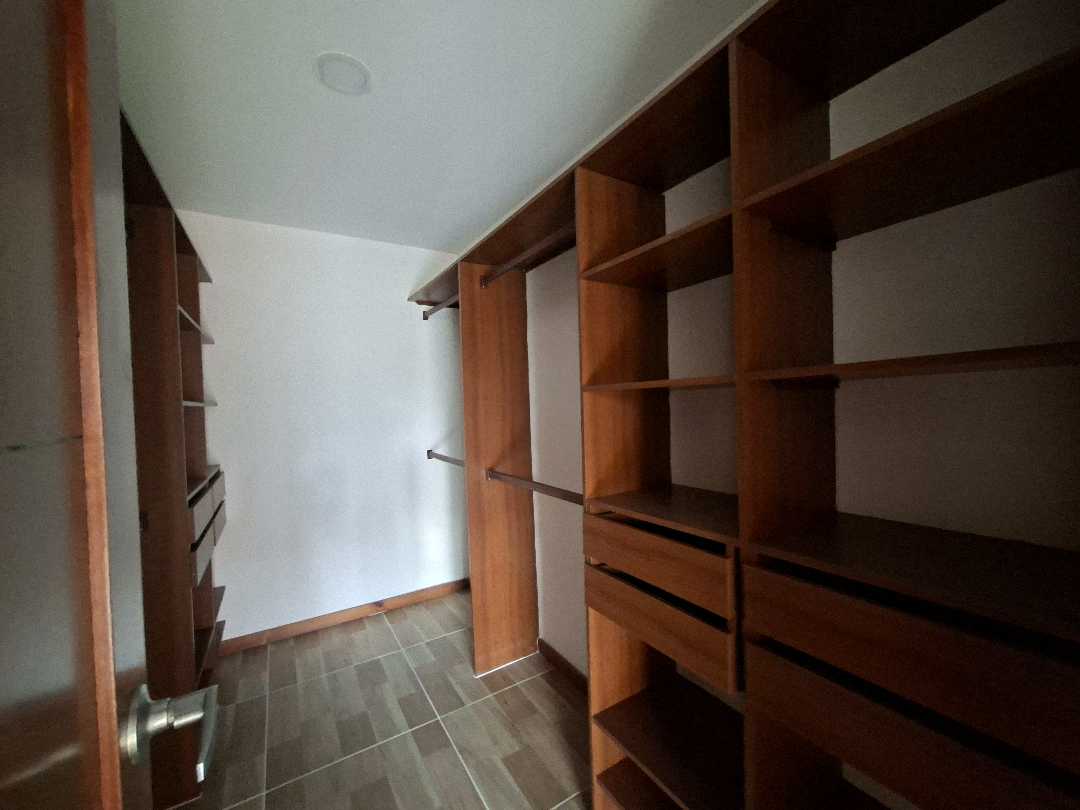 Casa en arriendo loma de los Benedictinos