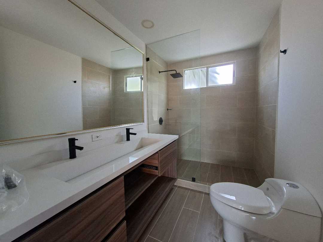 Casa en arriendo loma de los Benedictinos