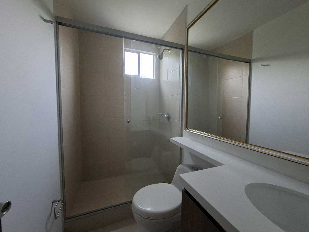 Casa en arriendo loma de los Benedictinos