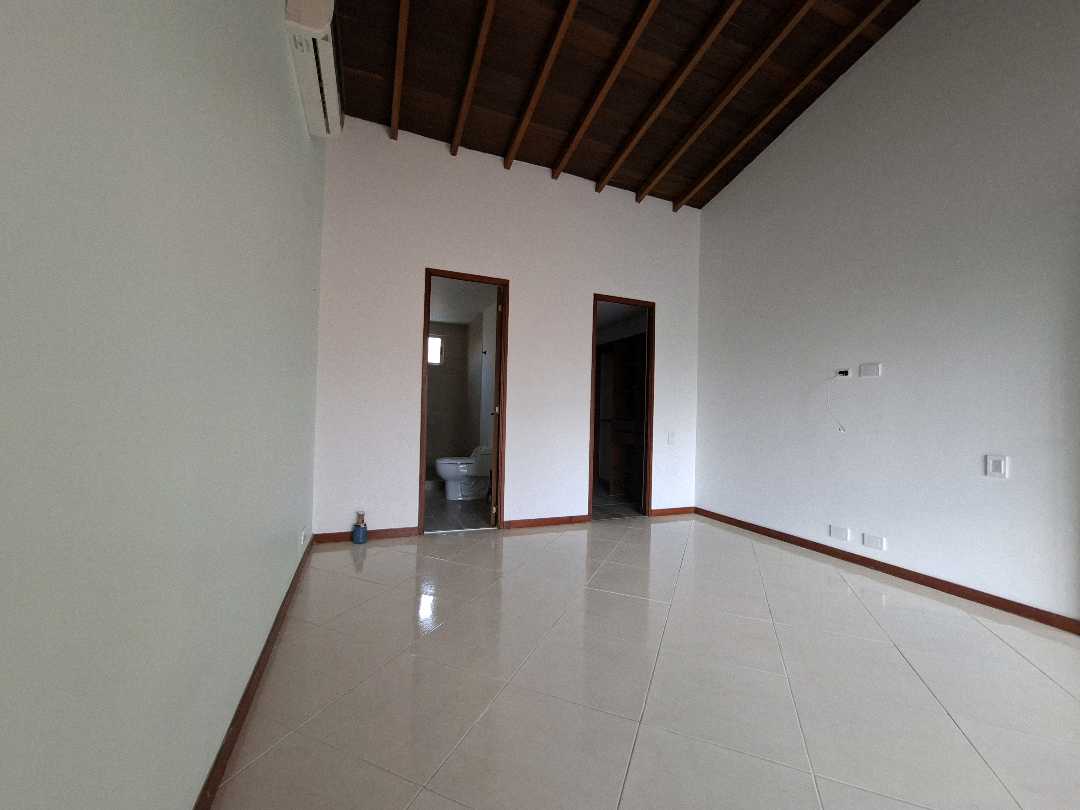 Casa en arriendo loma de los Benedictinos