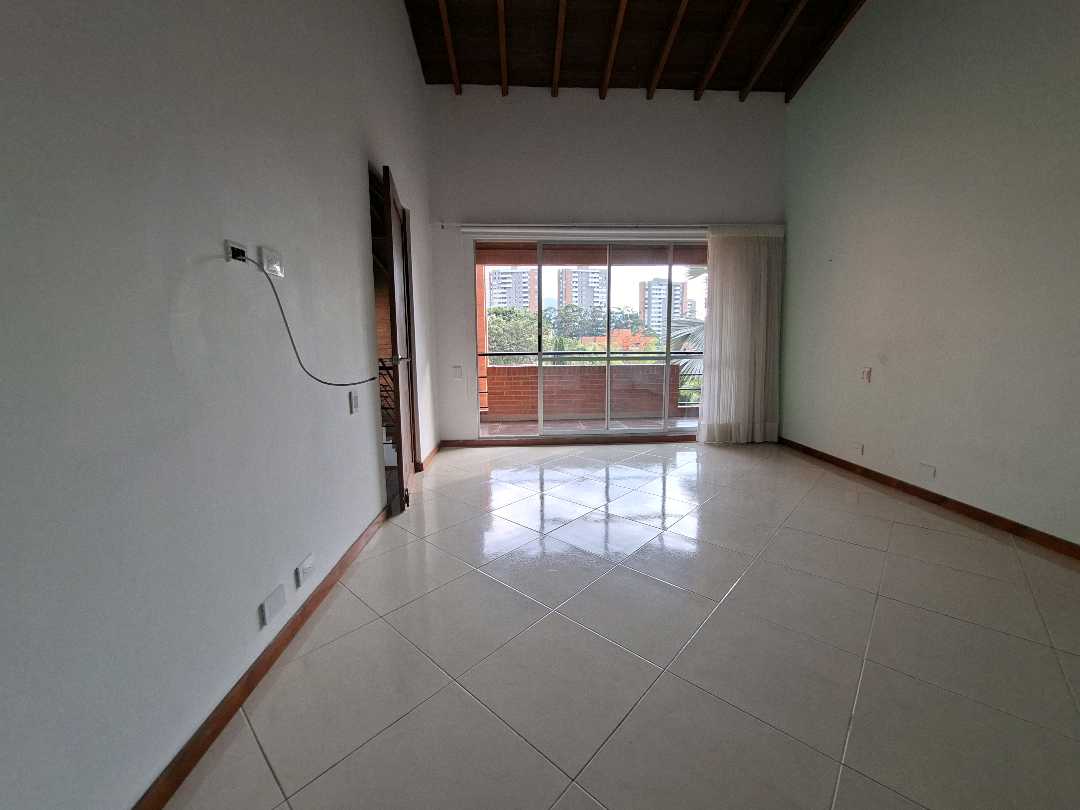 Casa en arriendo loma de los Benedictinos