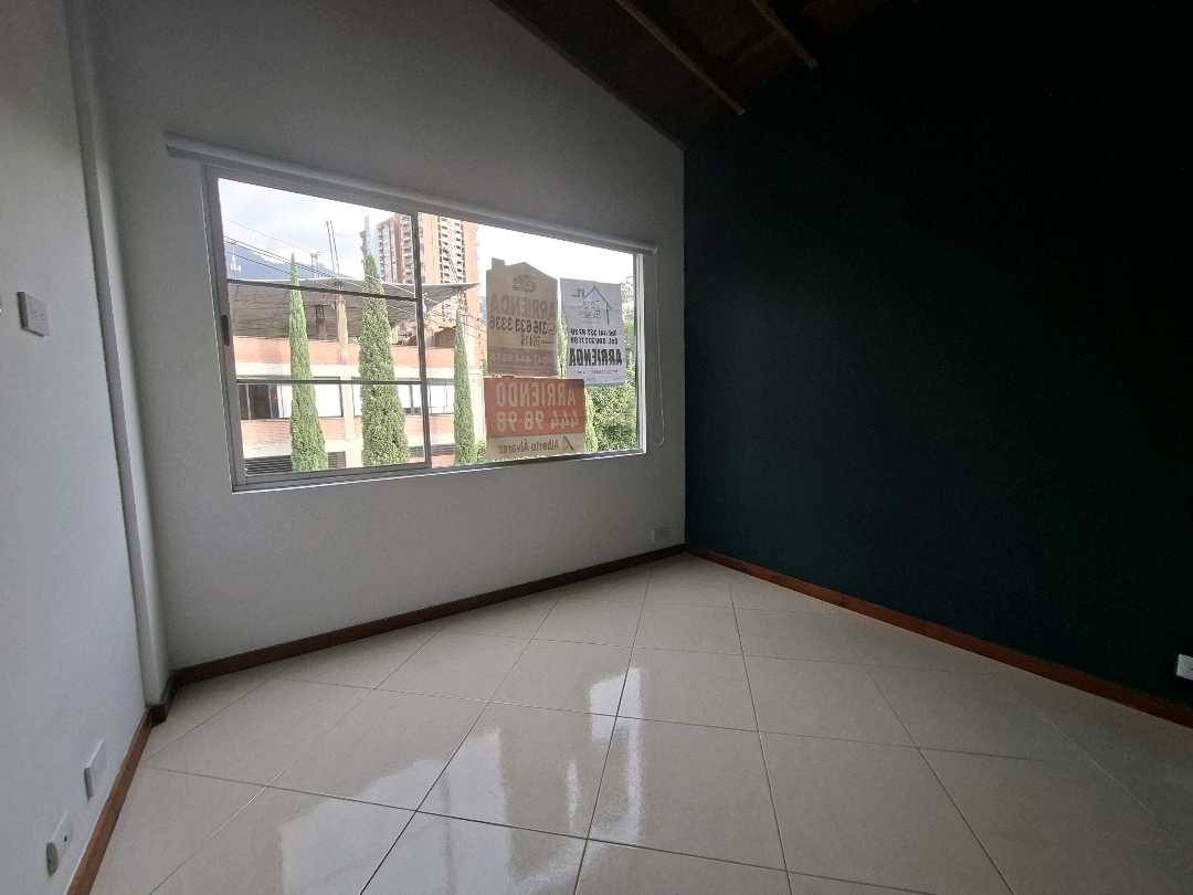 Casa en arriendo loma de los Benedictinos