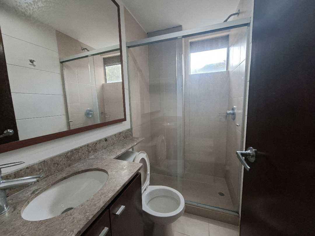 Casa en arriendo loma de los Benedictinos