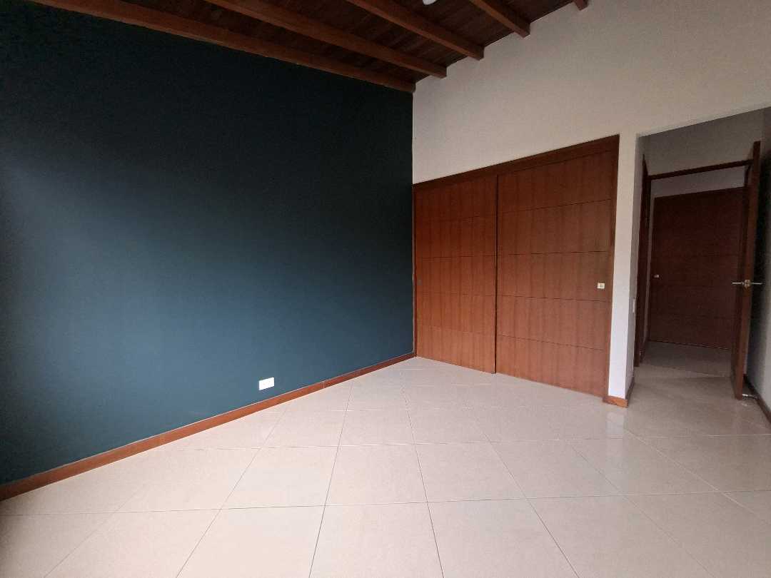 Casa en arriendo loma de los Benedictinos