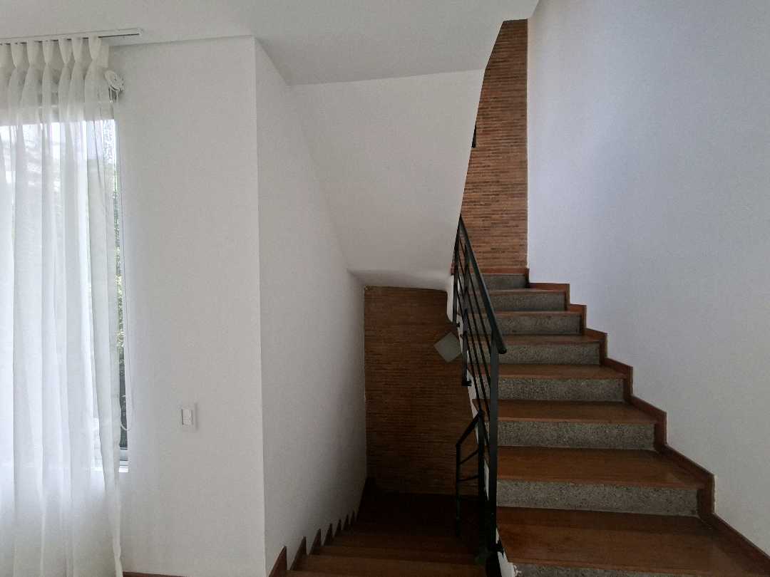 Casa en arriendo loma de los Benedictinos