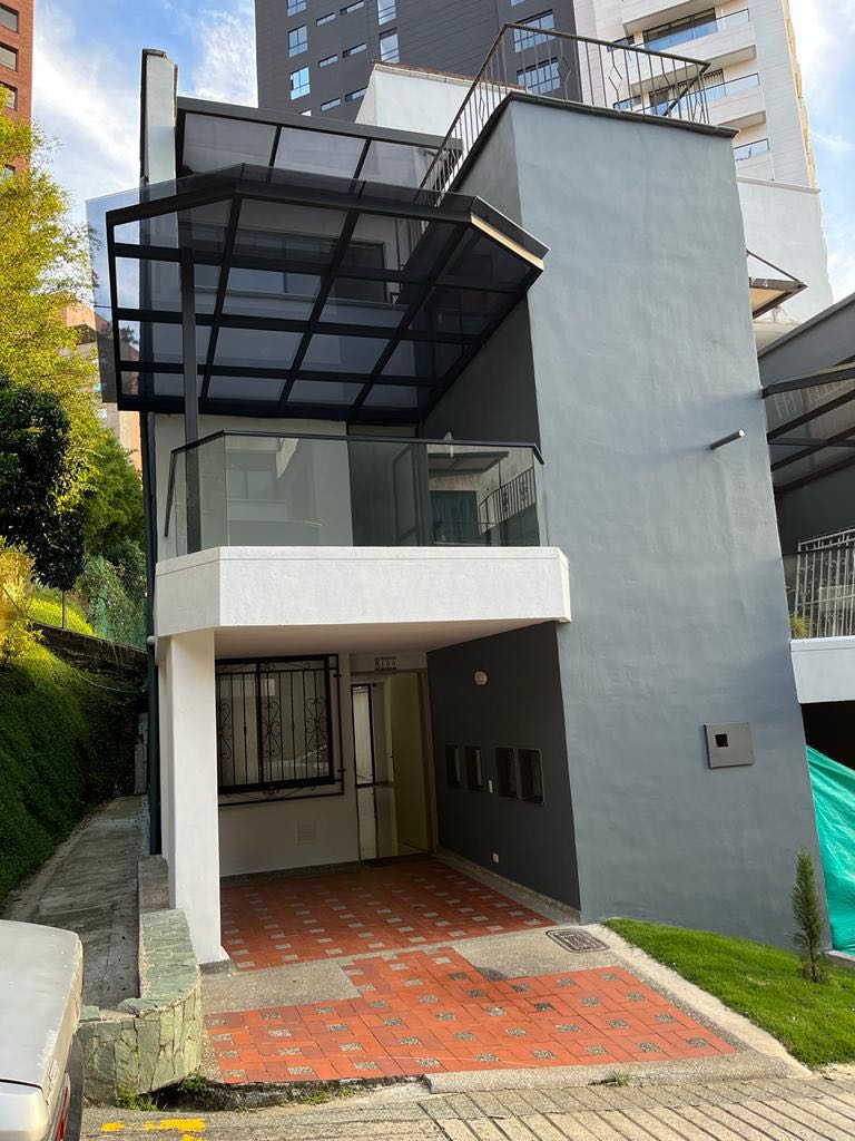 Casa en arriendo o venta en el poblado