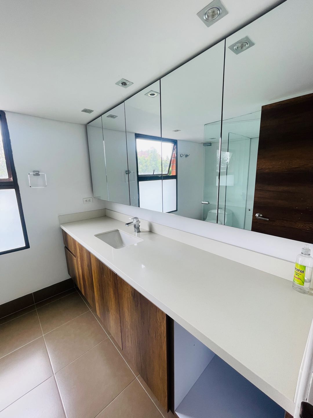 Casa en arriendo por la superior