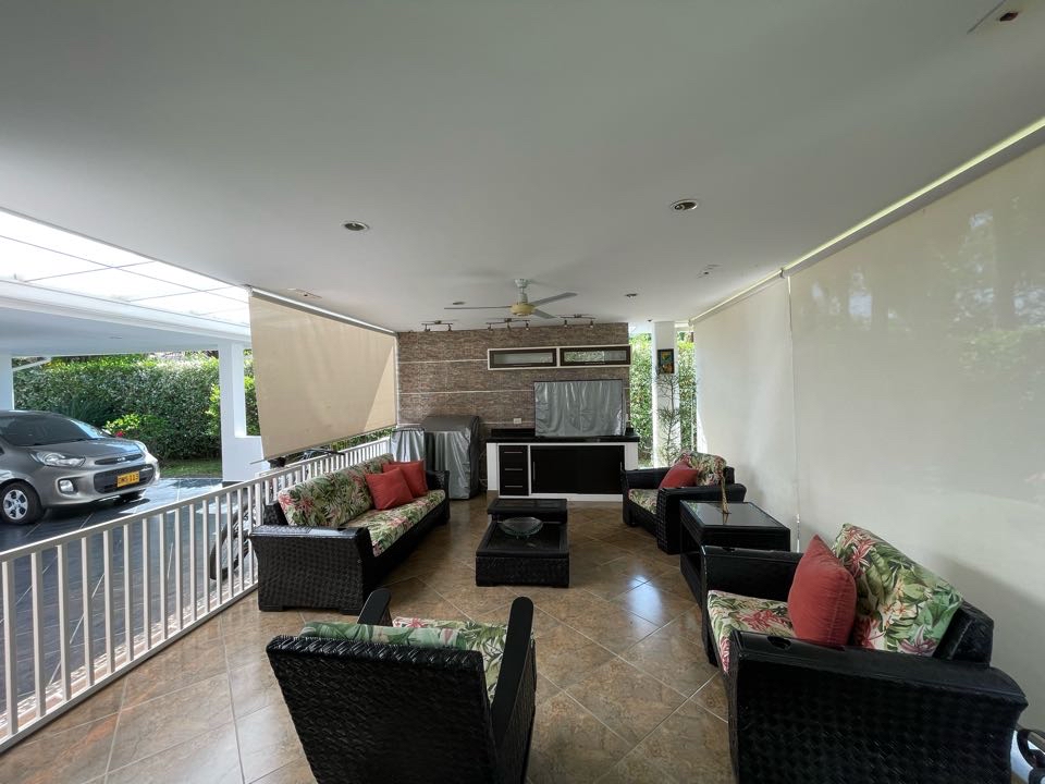 CASA EN BOSQUES DE LA VIGA PANCE CALI