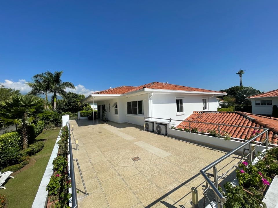 CASA EN BOSQUES DE LA VIGA PANCE CALI