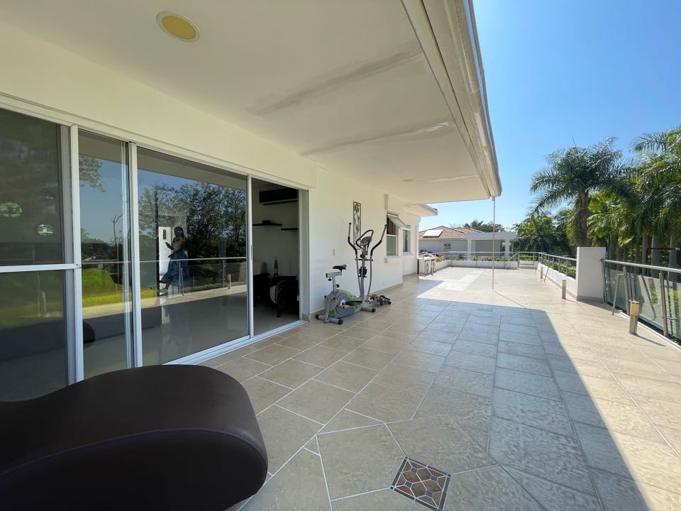 CASA EN BOSQUES DE LA VIGA PANCE CALI