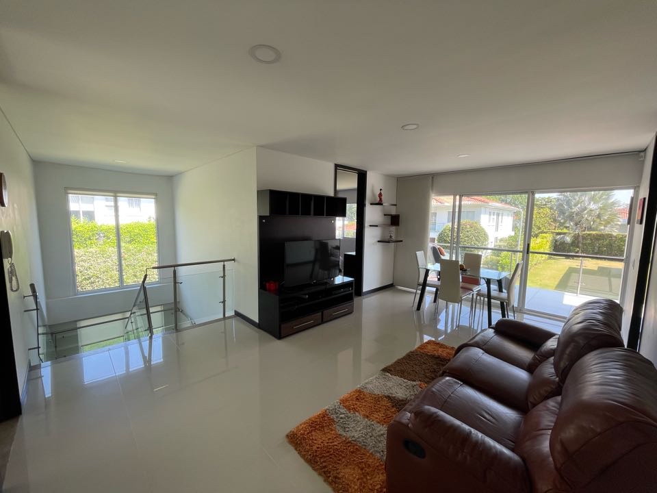 CASA EN BOSQUES DE LA VIGA PANCE CALI