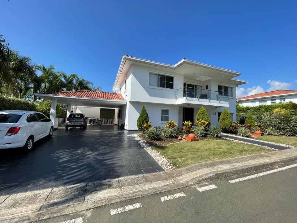 CASA EN BOSQUES DE LA VIGA PANCE CALI