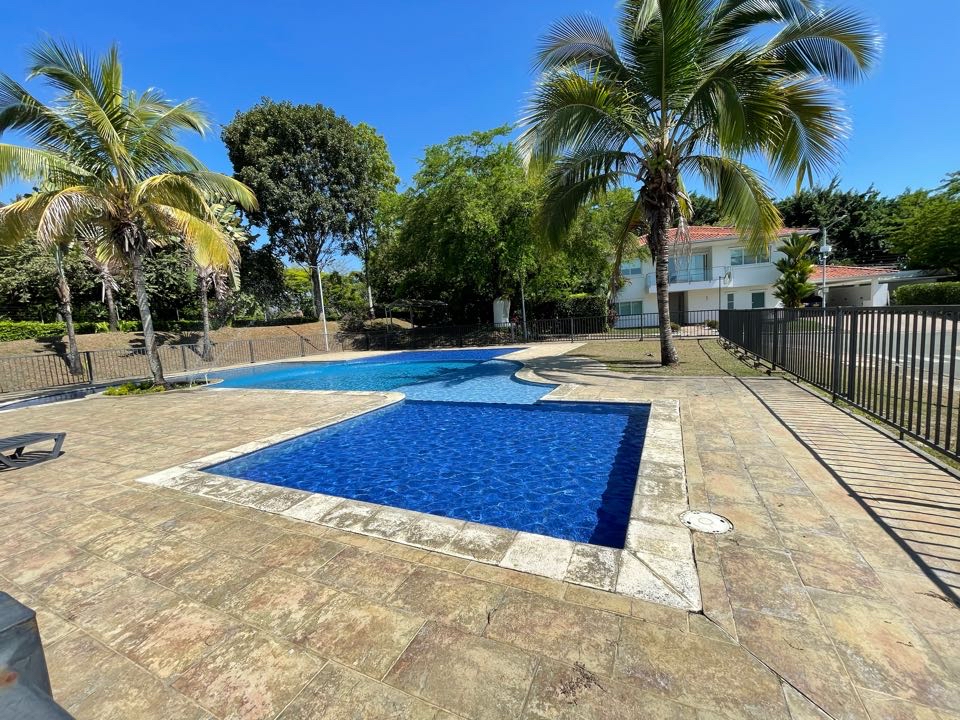 CASA EN BOSQUES DE LA VIGA PANCE CALI