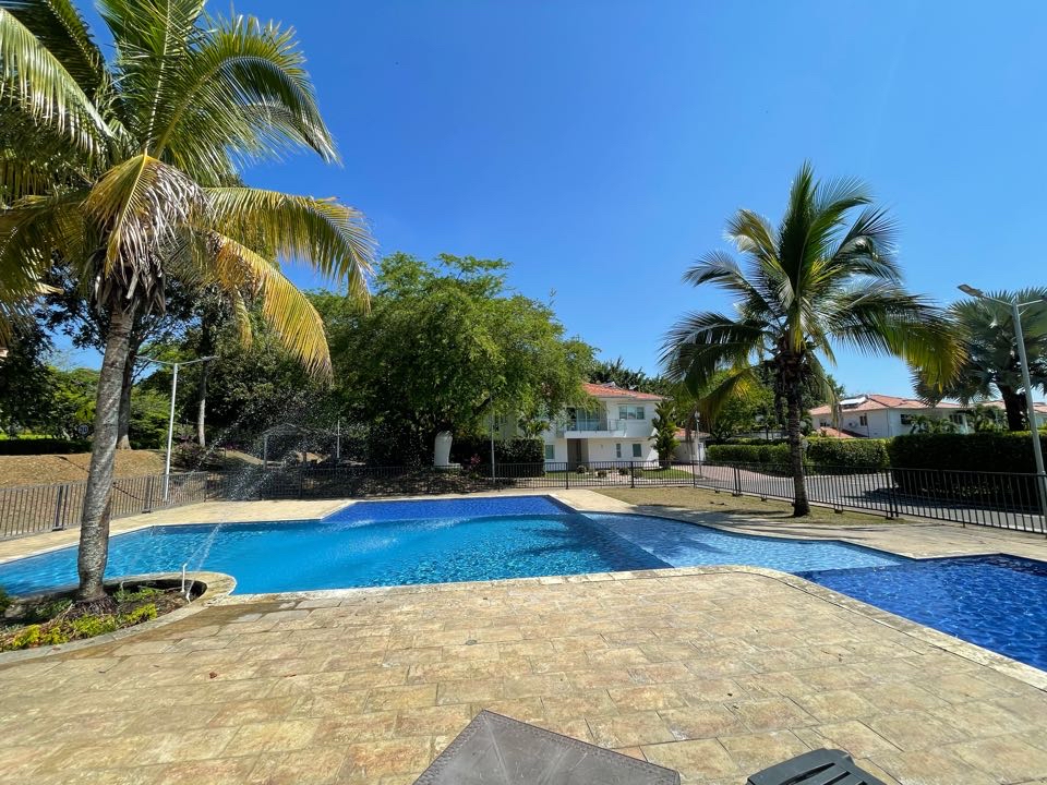 CASA EN BOSQUES DE LA VIGA PANCE CALI