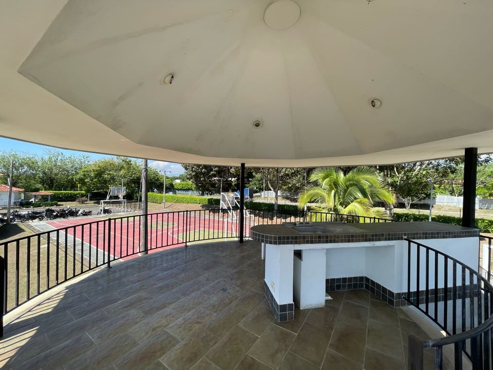 CASA EN BOSQUES DE LA VIGA PANCE CALI