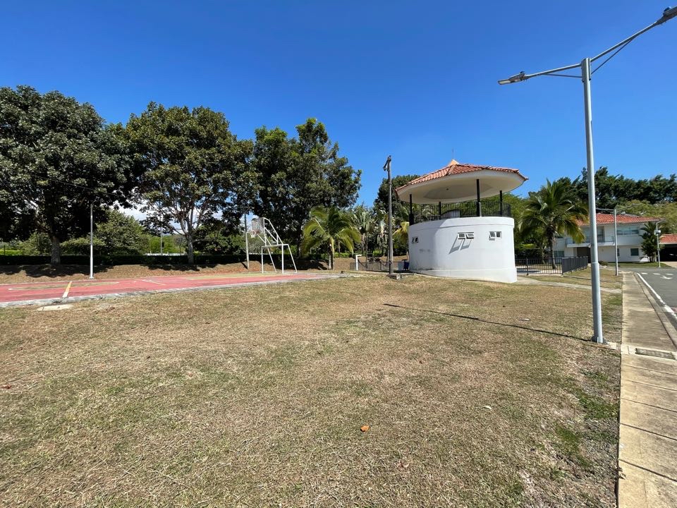 CASA EN BOSQUES DE LA VIGA PANCE CALI