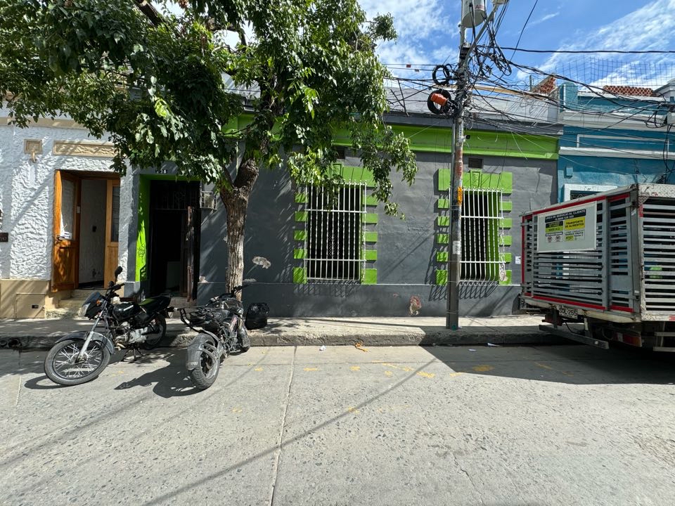 Casa en venta a una cuadra del parque de los novios