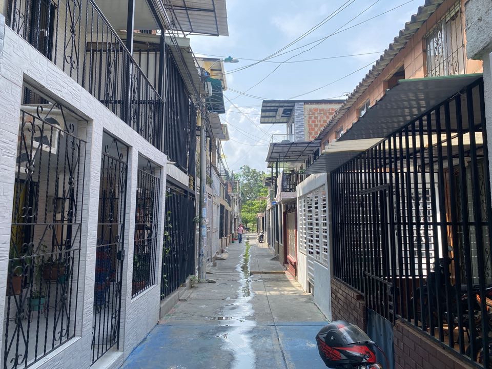 CASA EN VENTA AL ORIENTE DE CALI BARRIO VALLE GRANDE