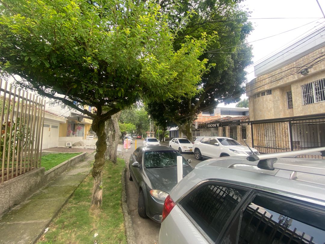 CASA EN VENTA AL SUR DE LA CIUDAD DE CALI BARRIO EL LIMONAR